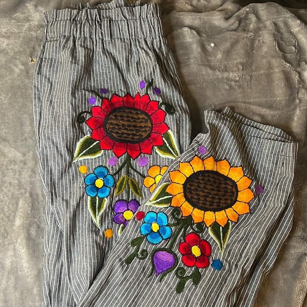 Flower pants 😍